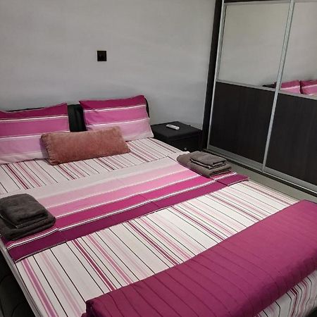 2 Bedroom Apartment-Mediterranean Type Paphos Bagian luar foto